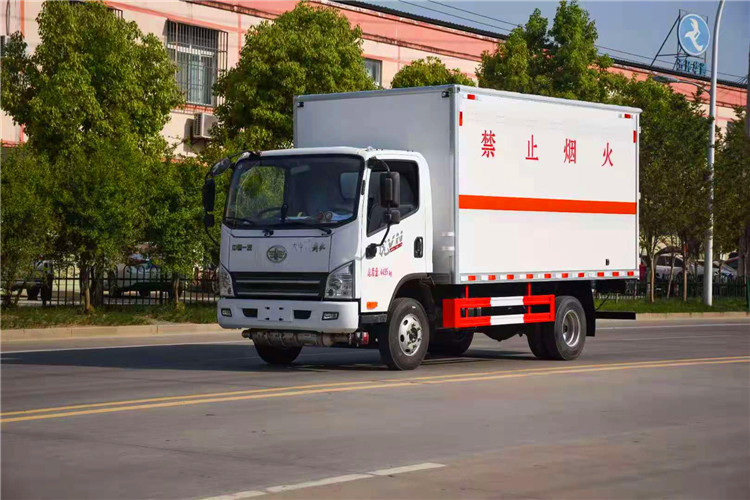 解放易燃液體運輸車（4.2米）